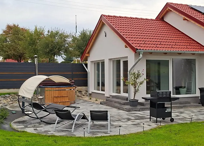 Dom wakacyjny Napsugar Wellness Újudvar